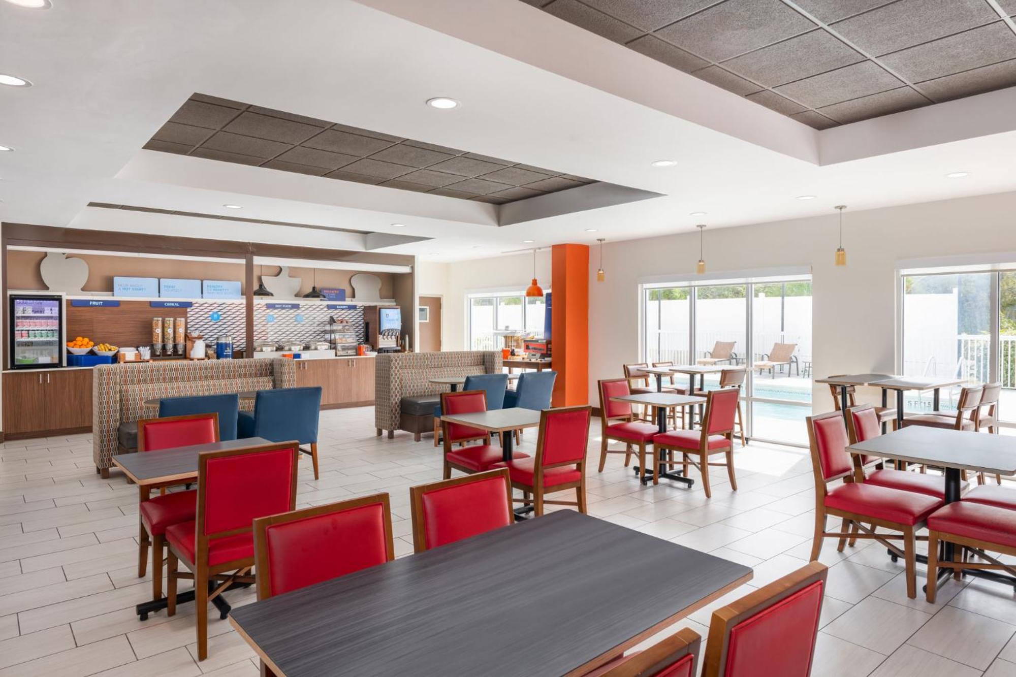 Holiday Inn Express - Spring Hill By Ihg Exterior foto