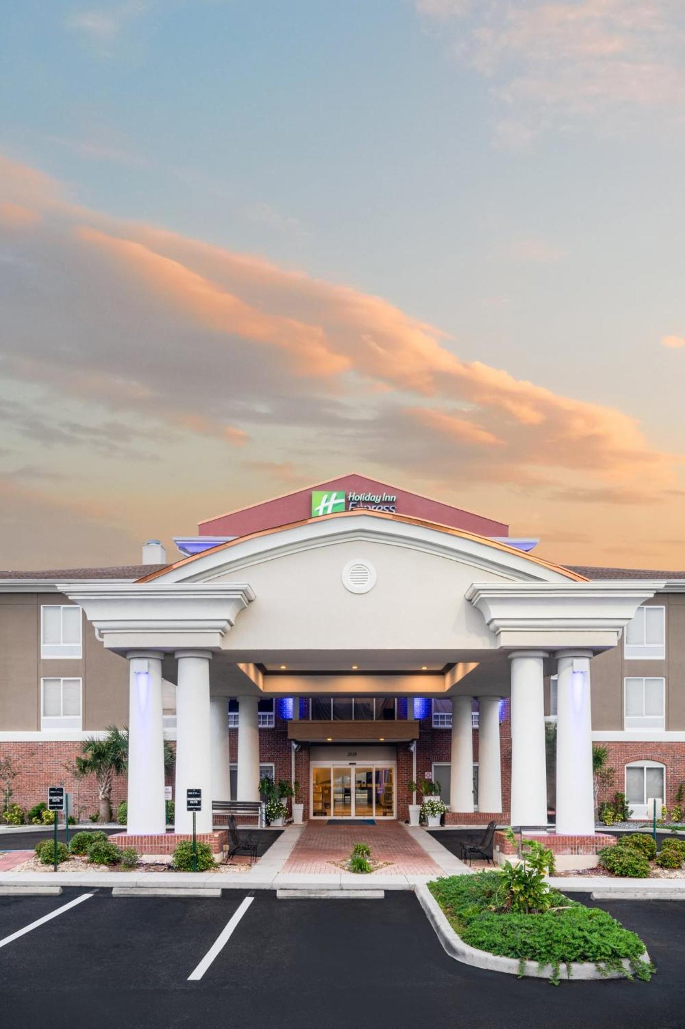 Holiday Inn Express - Spring Hill By Ihg Exterior foto